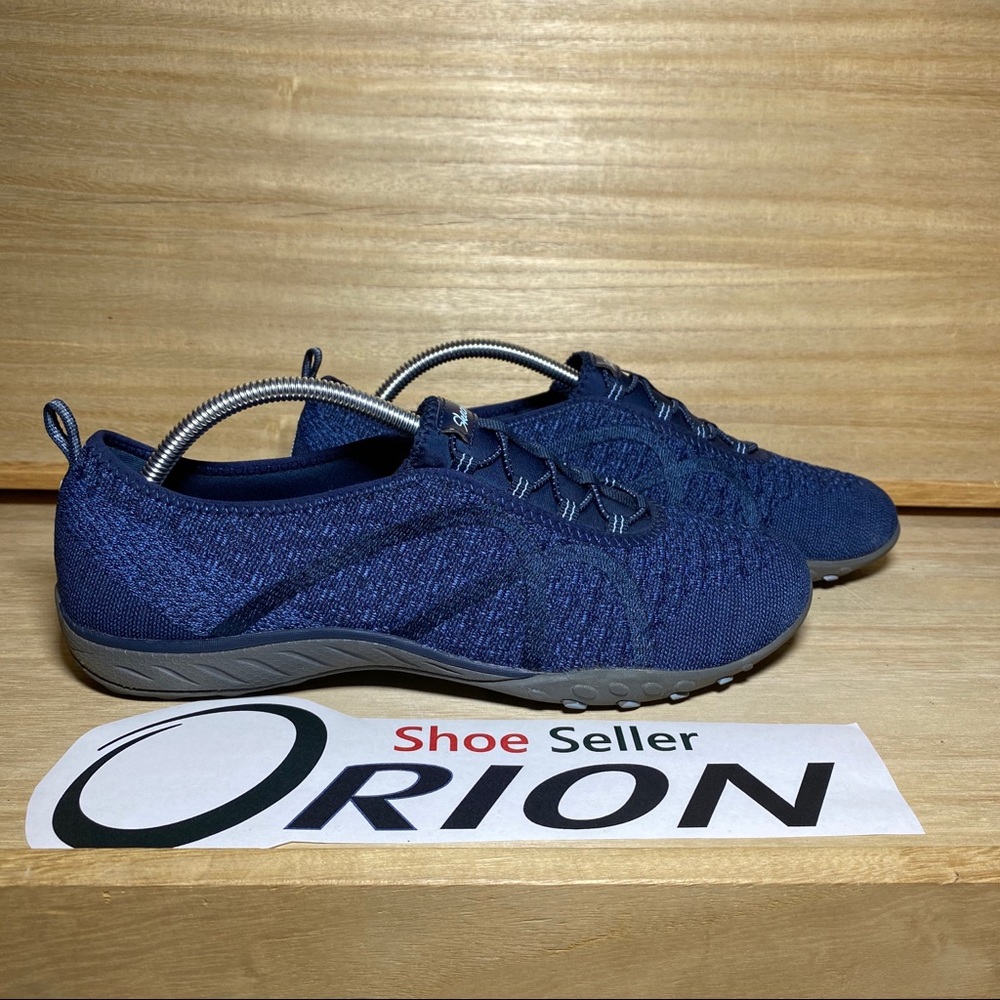 Skechers Relaxed fit breath easy sneakers size 11
